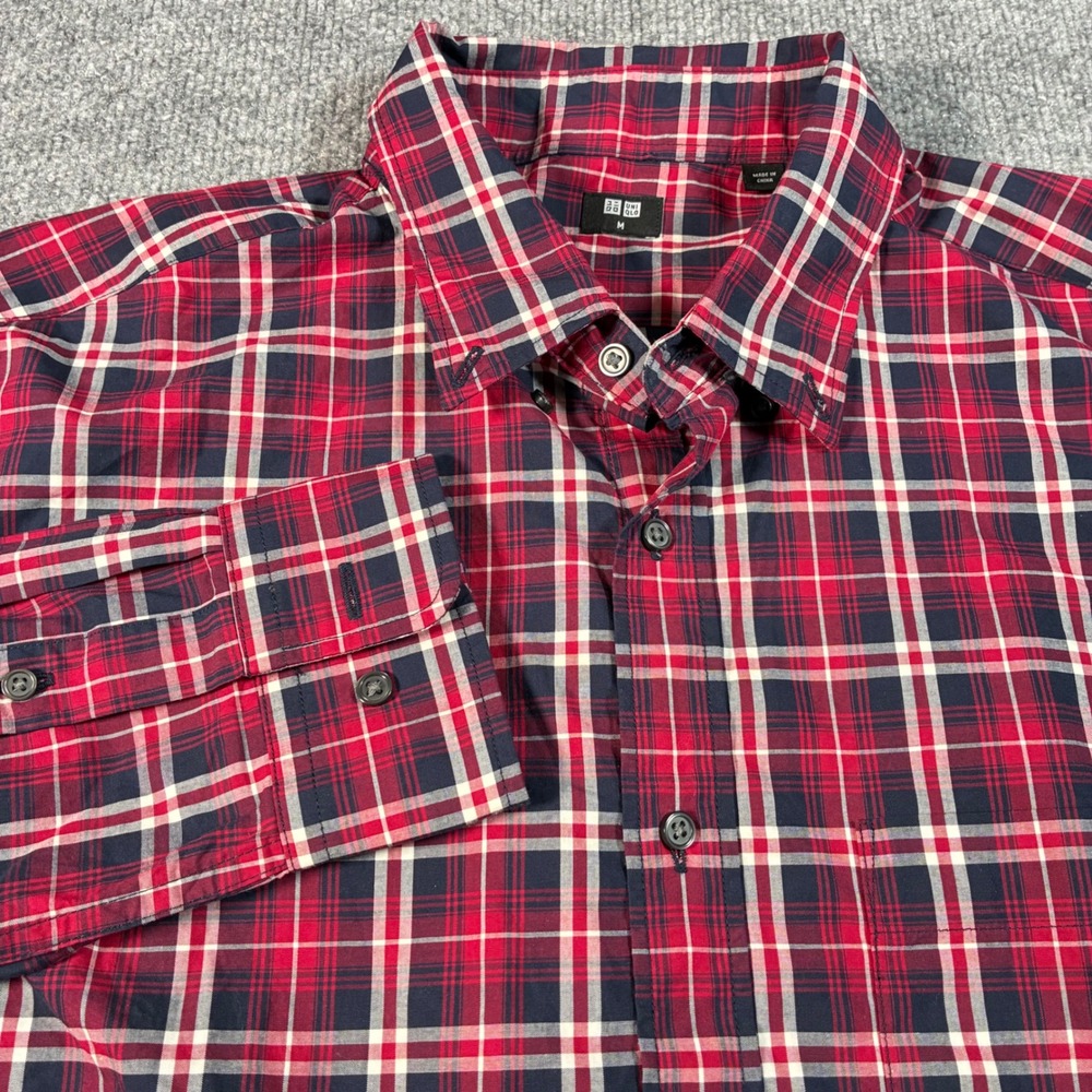 Uniqlo Plaid Button Down Shirt Mens M Red Navy Cotton Long Sleeve Casual